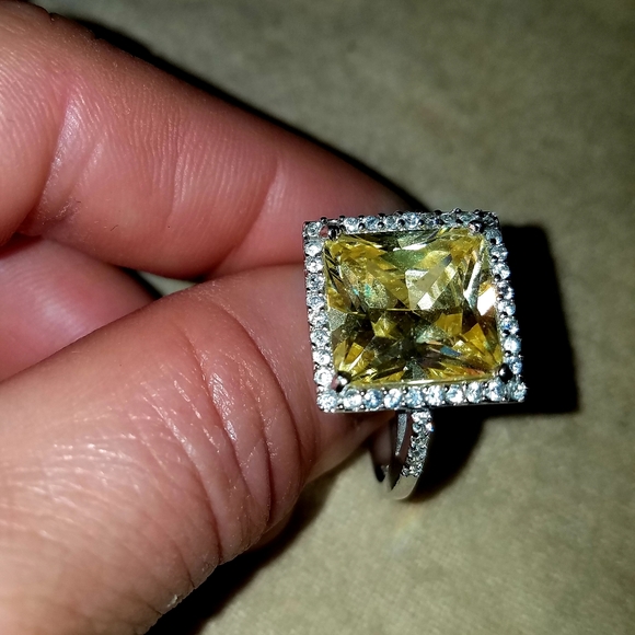 Ring - Picture 2 of 3